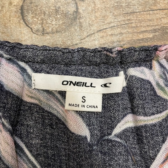 O’Neill Raven Tropical Floral Cropped Strapless Top - Picture 4 of 6